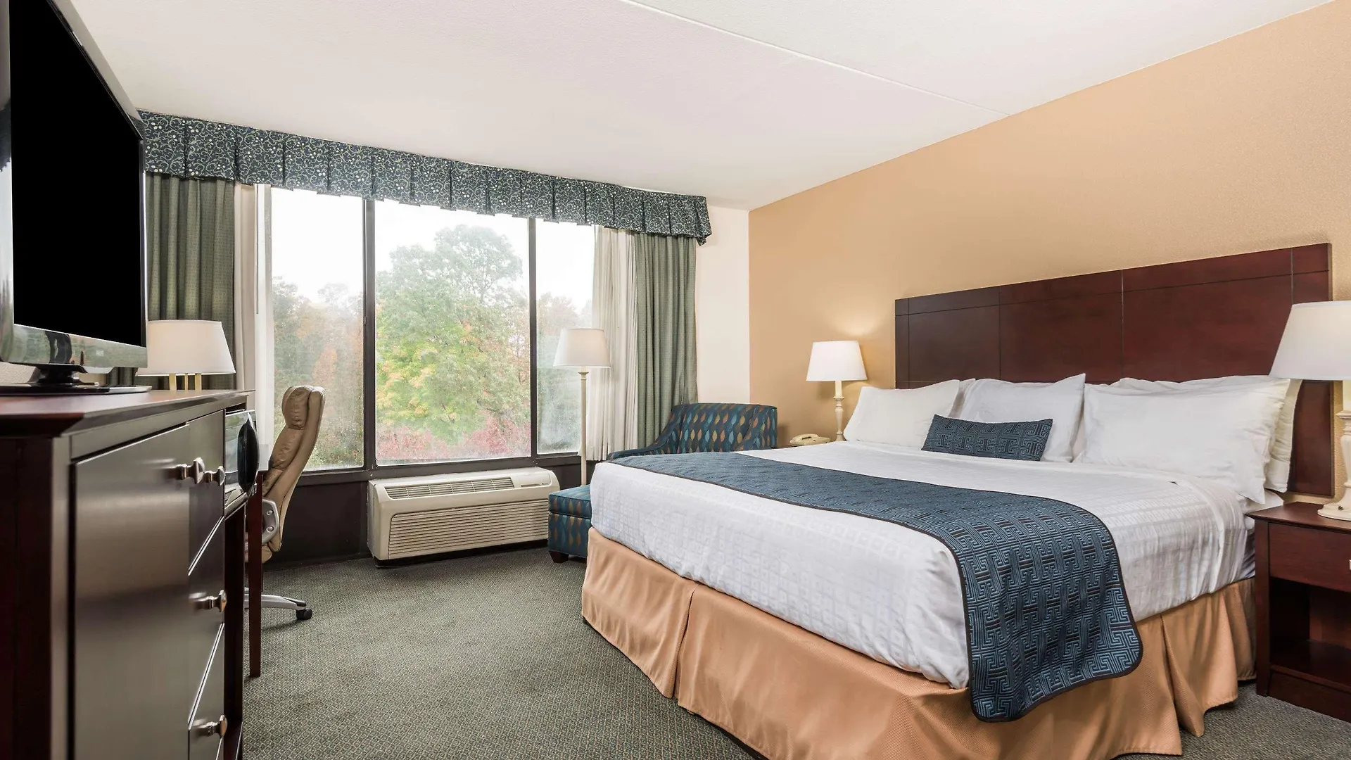 Days Hotel Williamsburg Busch Gardens Area