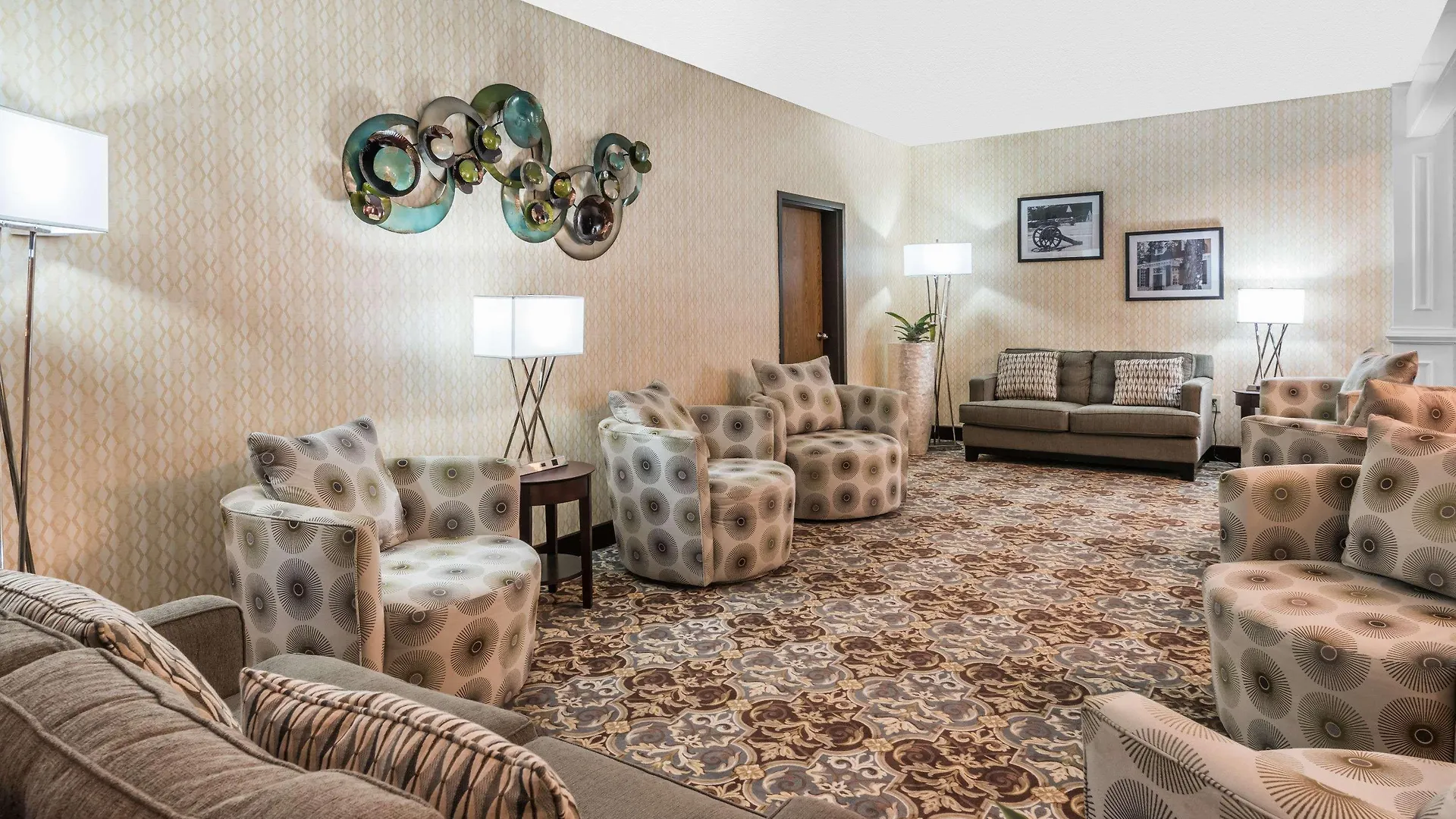 Days Hotel Williamsburg Busch Gardens Area