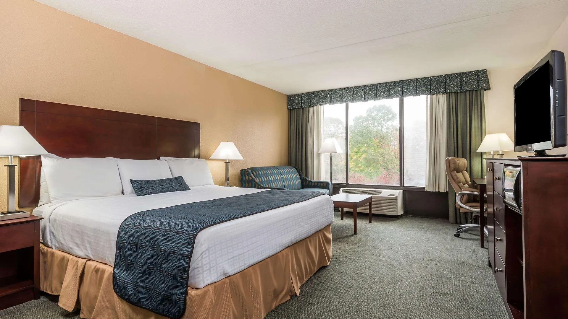Days Hotel Williamsburg Busch Gardens Area